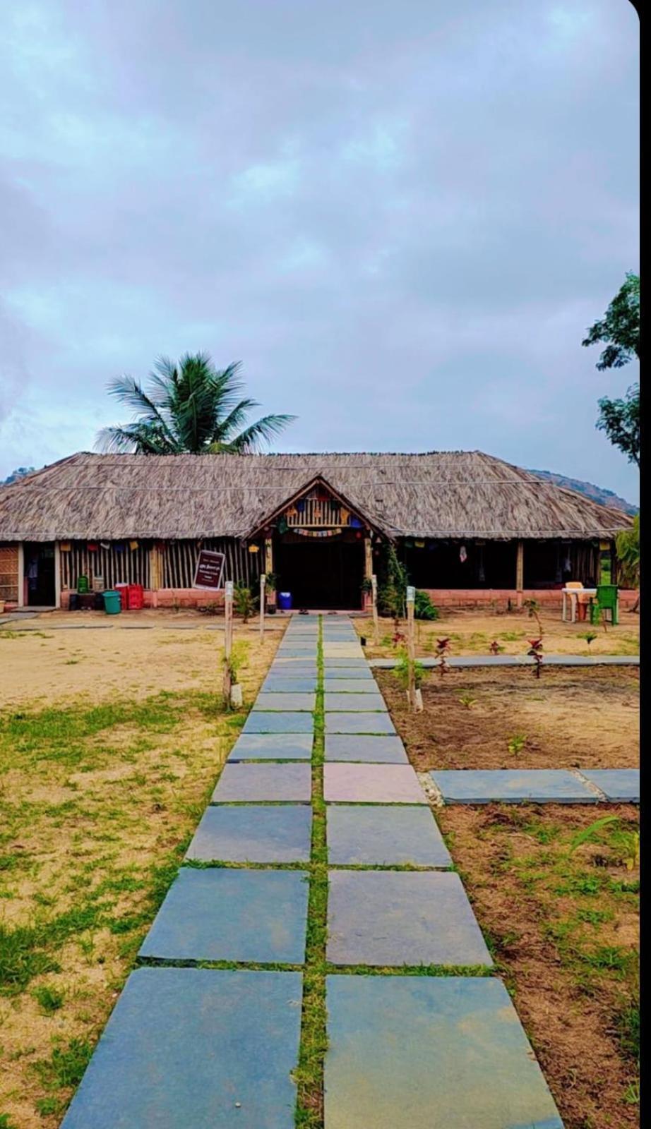 Om Shanti Om Home Stay & Cafe Hampi Εξωτερικό φωτογραφία