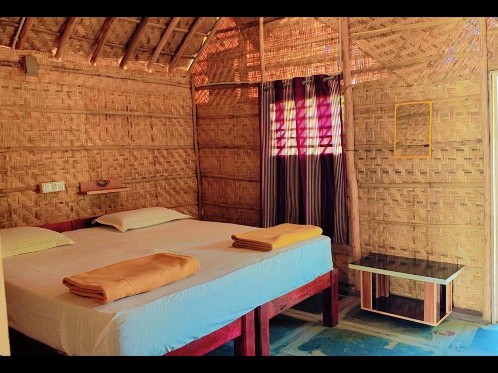 Om Shanti Om Home Stay & Cafe Hampi Εξωτερικό φωτογραφία
