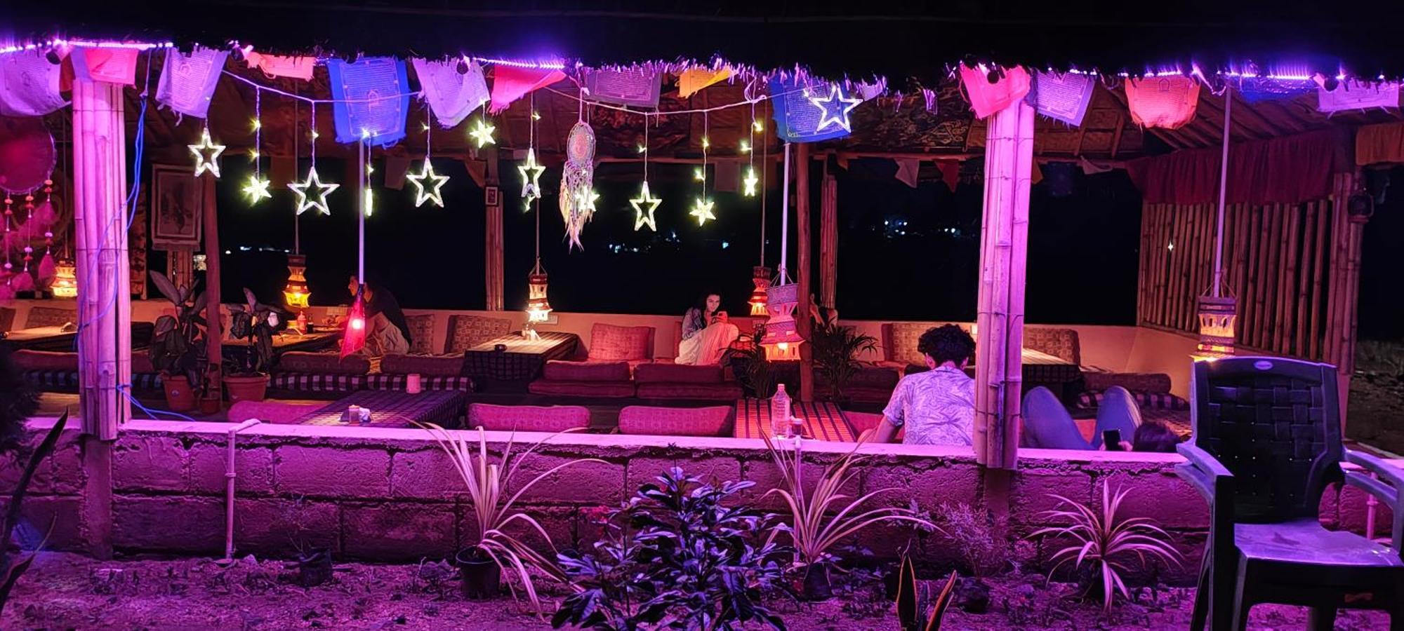 Om Shanti Om Home Stay & Cafe Hampi Εξωτερικό φωτογραφία
