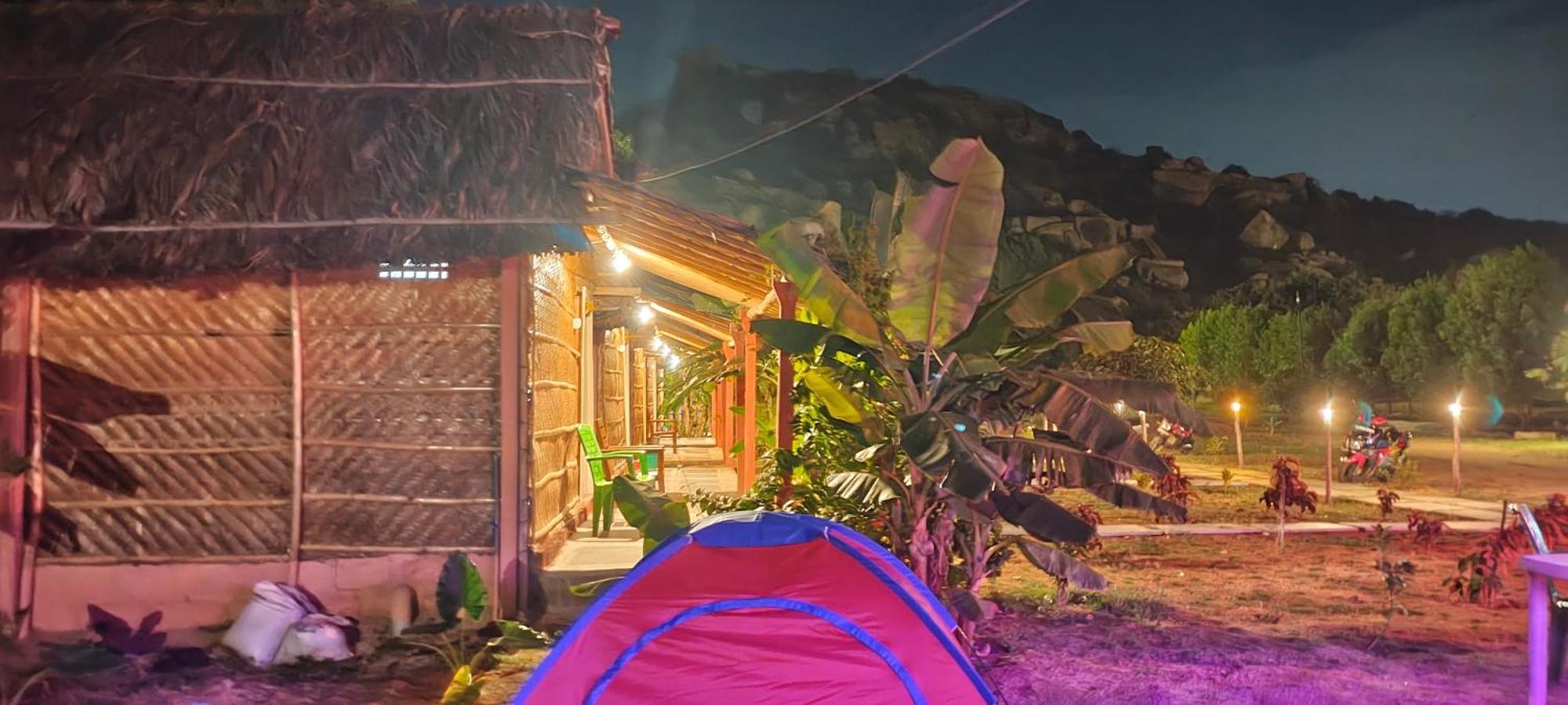 Om Shanti Om Home Stay & Cafe Hampi Εξωτερικό φωτογραφία